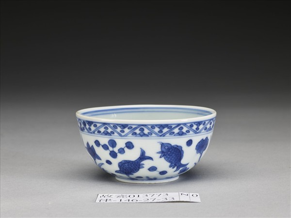 青花蓮塘魚藻紋杯