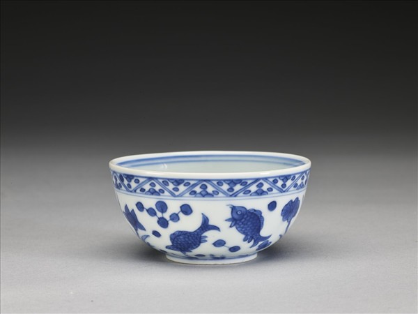 青花蓮塘魚藻紋杯