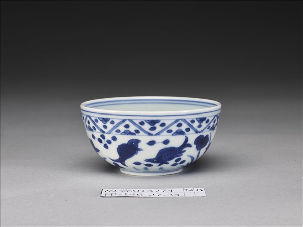 青花蓮塘魚藻紋杯