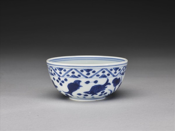 青花蓮塘魚藻紋杯