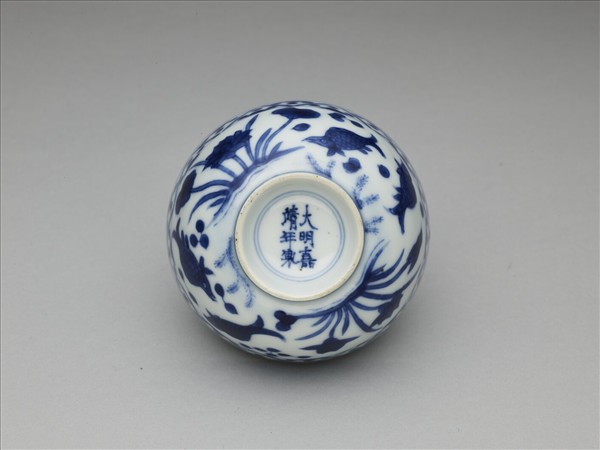 青花蓮塘魚藻紋杯