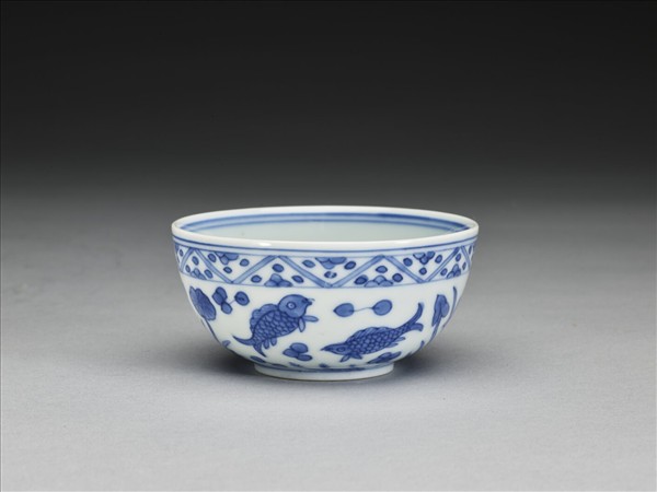 青花蓮塘魚藻紋杯