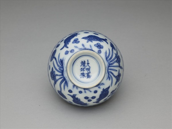 青花蓮塘魚藻紋杯