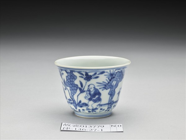 青花嬰戲圖杯