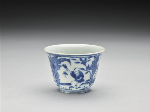 青花嬰戲圖杯