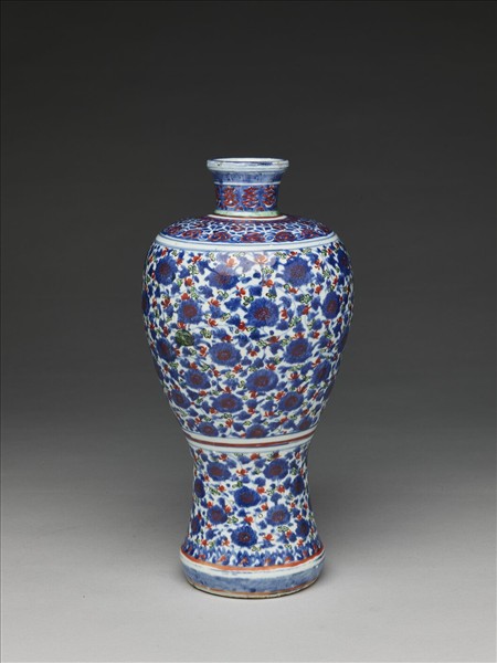 青花加彩番蓮紋梅瓶
