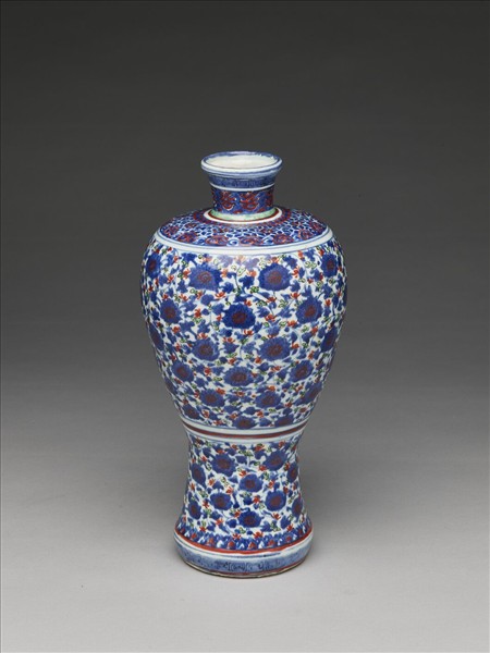 青花加彩番蓮紋梅瓶