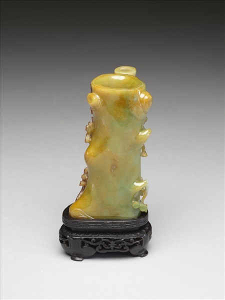 翡翠梅禽紋筆筒