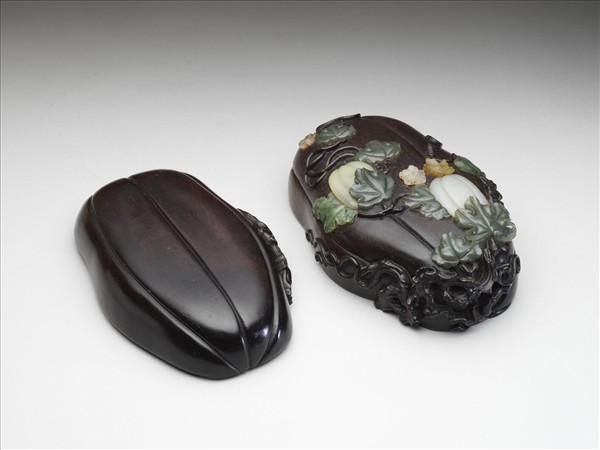 紫檀嵌玉瓜形盒