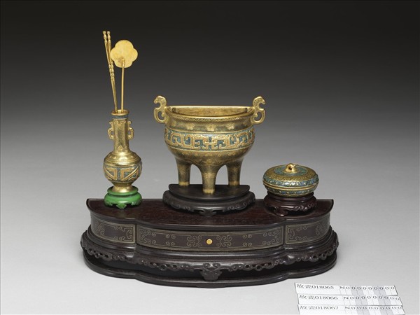 古銅釉盒（爐瓶三式）