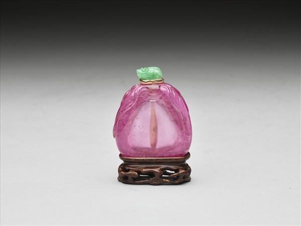 紅碧璽桃實鼻煙壺