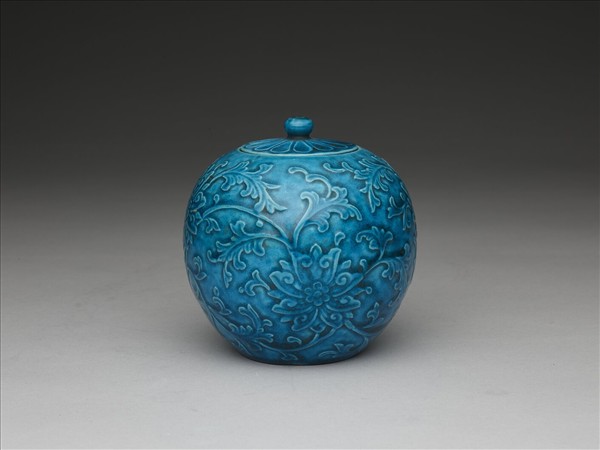 孔雀綠番蓮紋蓋罐