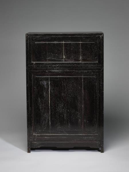 雲龍紋方角四件櫃