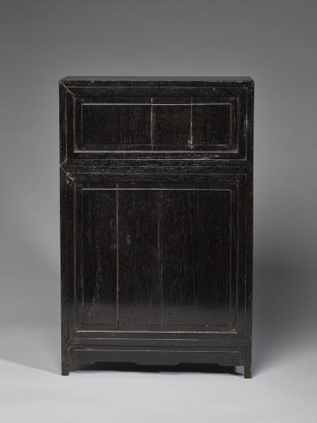 雲龍紋方角四件櫃