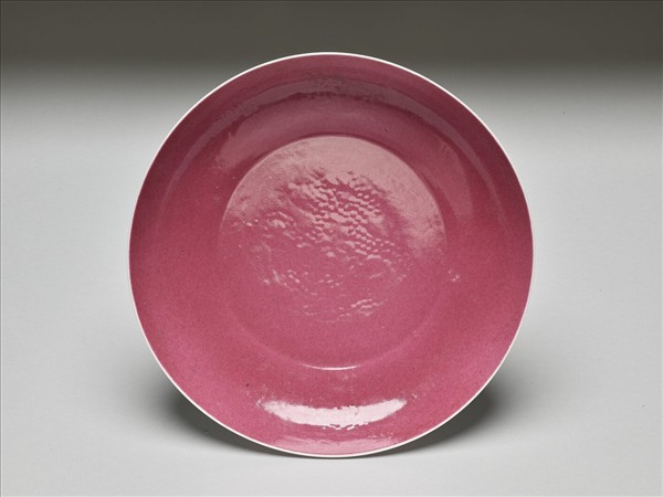 胭脂紅裡印花龍紋盤