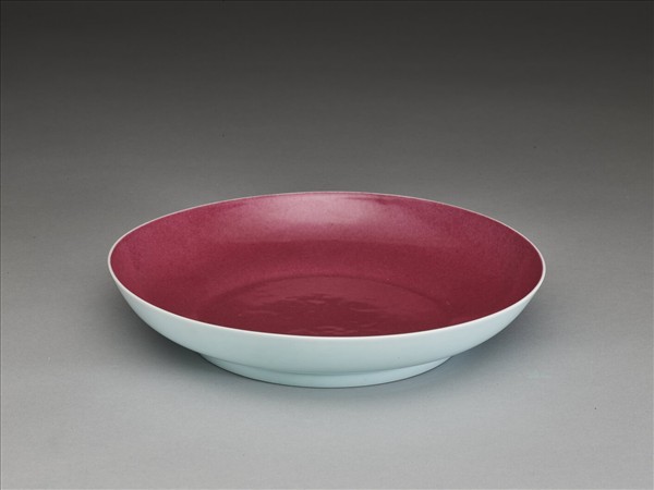 胭脂紅裡印花龍紋盤