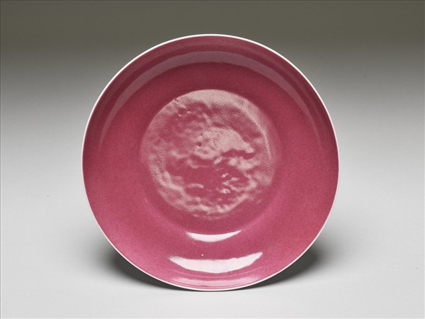 胭脂紅裡印花龍紋盤