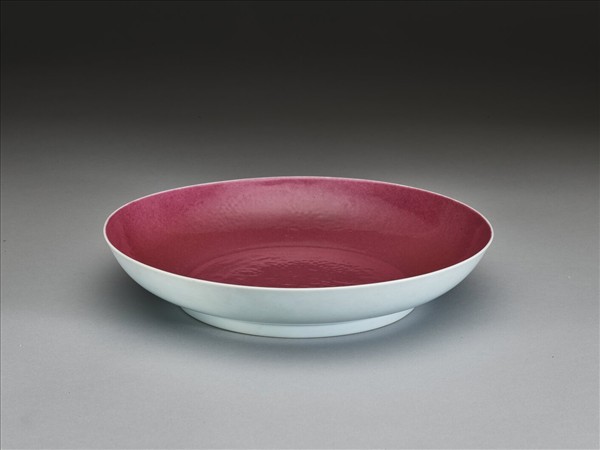 胭脂紅裡印花龍紋盤