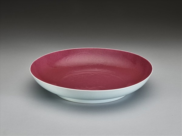 胭脂紅裡印花龍紋盤