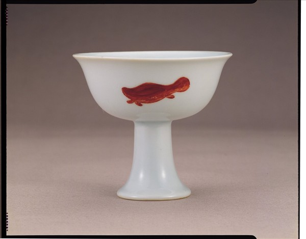 礬紅三魚紋高足杯
