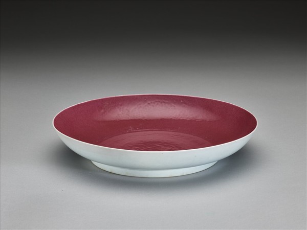 胭脂紅裡印花龍紋盤