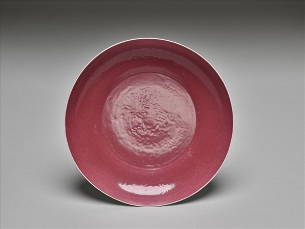 胭脂紅裡印花龍紋盤