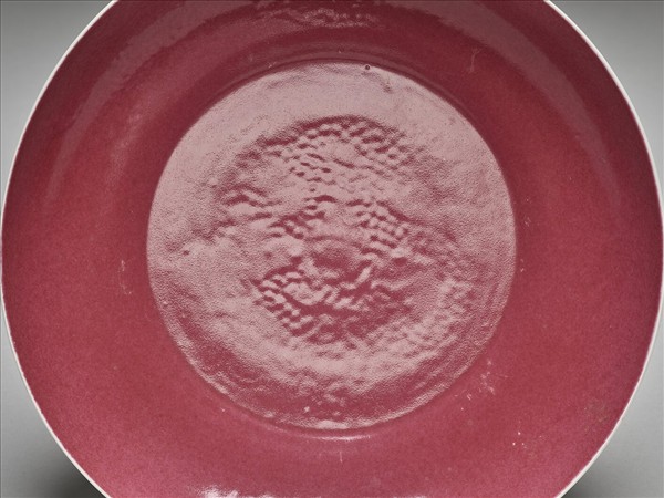 胭脂紅裡印花龍紋盤
