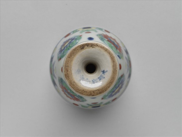 鬥彩團蓮紋高足杯