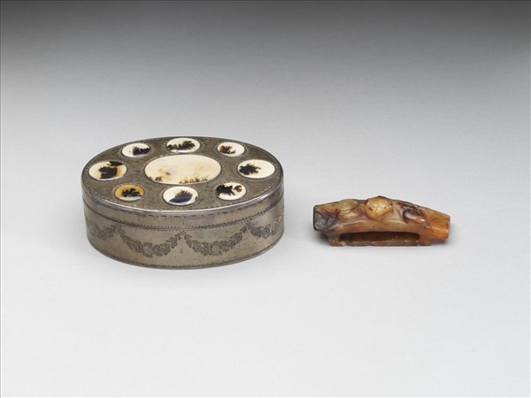 銀雕嵌瑪瑙橢圓鼻煙盒