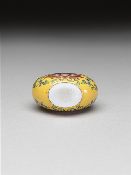 玻璃胎畫琺瑯蓮花萬壽紋鼻煙壺