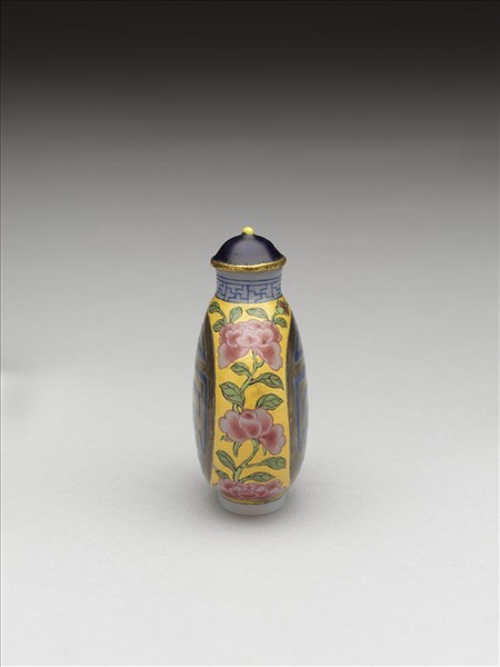 玻璃胎畫琺瑯萬壽紋鼻煙壺