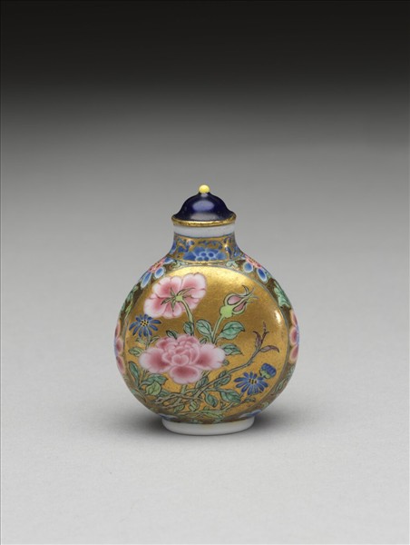 玻璃胎畫琺瑯金地花卉紋鼻煙壺
