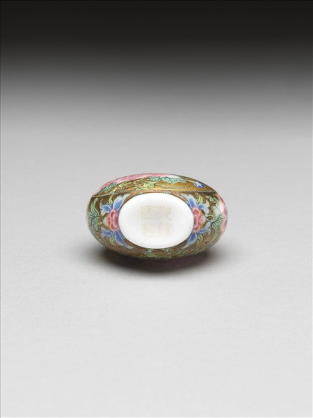 玻璃胎畫琺瑯金地花卉紋鼻煙壺