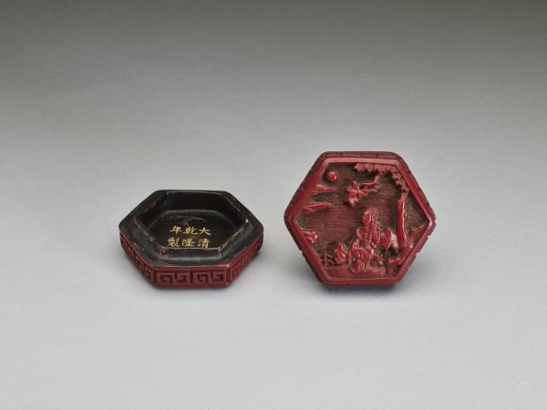 剔紅庭園人物六角盒