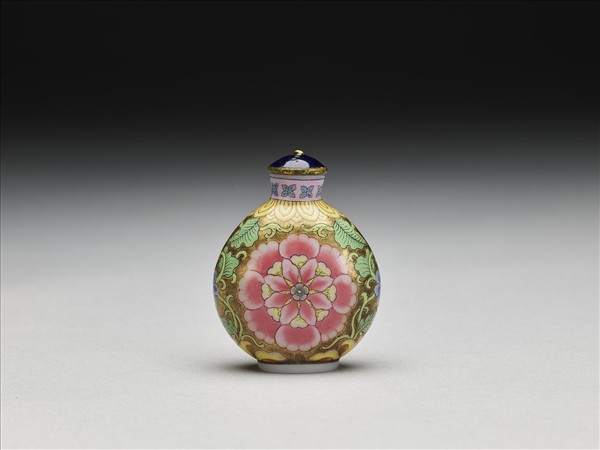 玻璃胎畫琺瑯金地纏枝西番蓮紋鼻煙壺- 故宮