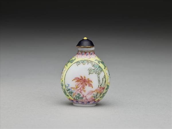 玻璃胎畫琺瑯花卉紋鼻煙壺