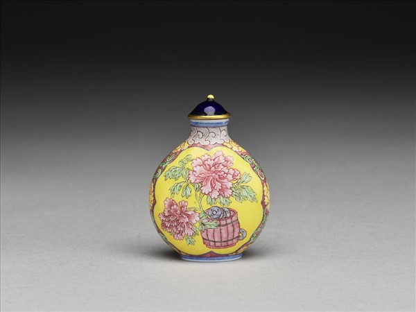 玻璃胎畫琺瑯花卉紋鼻煙壺