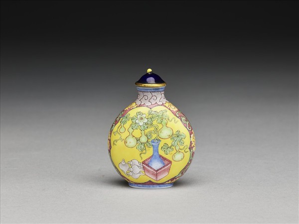 玻璃胎畫琺瑯花卉紋鼻煙壺