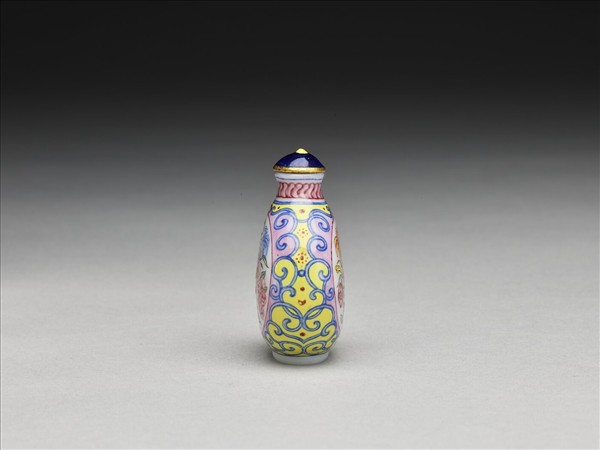 玻璃胎畫琺瑯花卉紋鼻煙壺