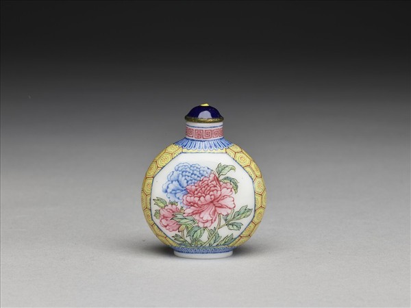玻璃胎畫琺瑯花卉紋鼻煙壺