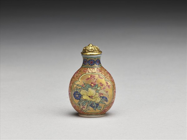 玻璃胎畫琺瑯金地三秋圖鼻煙壺