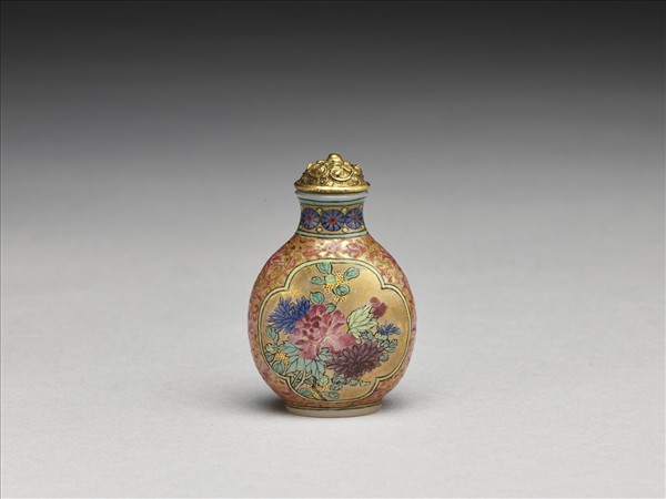 玻璃胎畫琺瑯金地三秋圖鼻煙壺