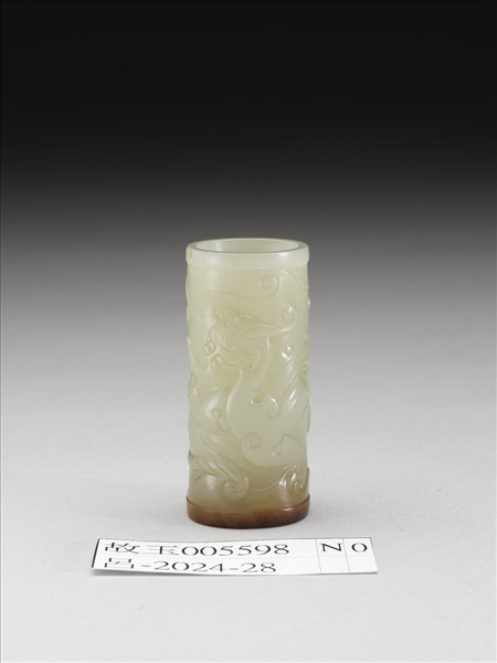 玉螭紋小筒