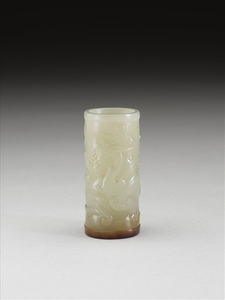 玉螭紋小筒