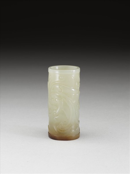玉螭紋小筒