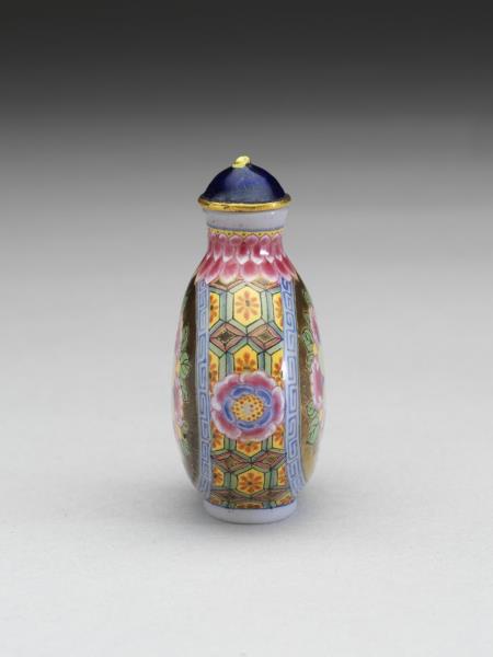 玻璃胎畫琺瑯萬壽鼻煙壺