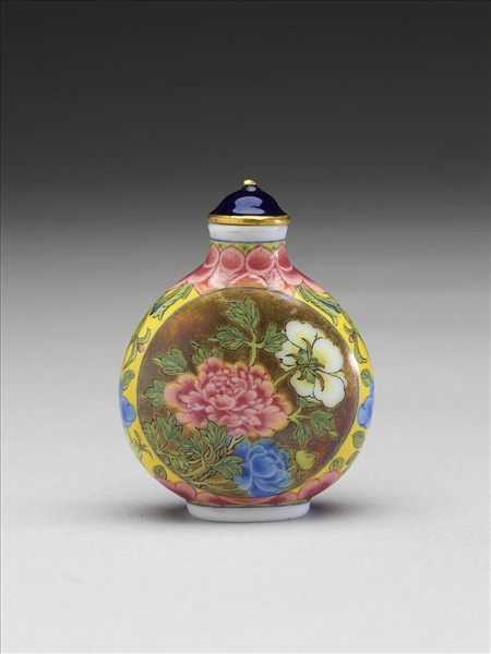 玻璃胎畫琺瑯花卉鼻煙壺