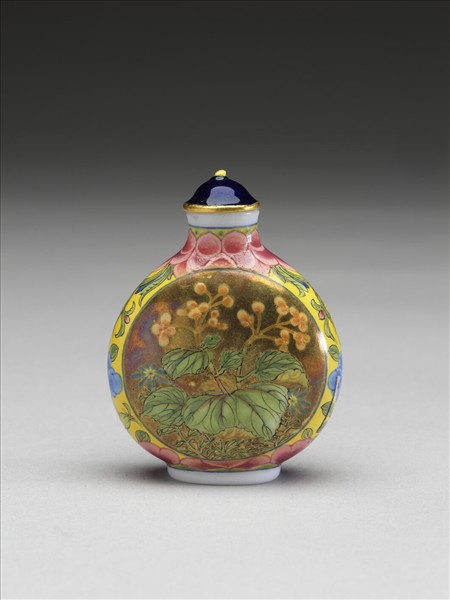 玻璃胎畫琺瑯花卉鼻煙壺