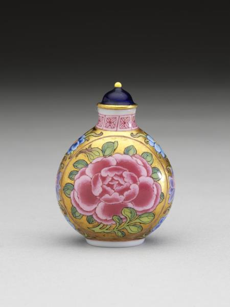 玻璃胎畫琺瑯金地花卉紋鼻煙壺