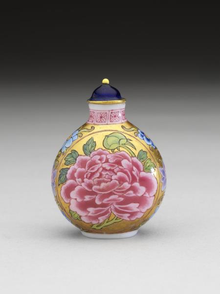 玻璃胎畫琺瑯金地花卉紋鼻煙壺